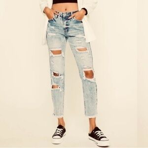 KanCan Estilo High Rise Destroyed Jeans